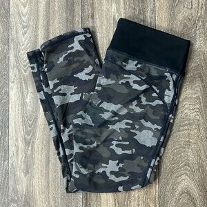 Fabletics camo crop leggings